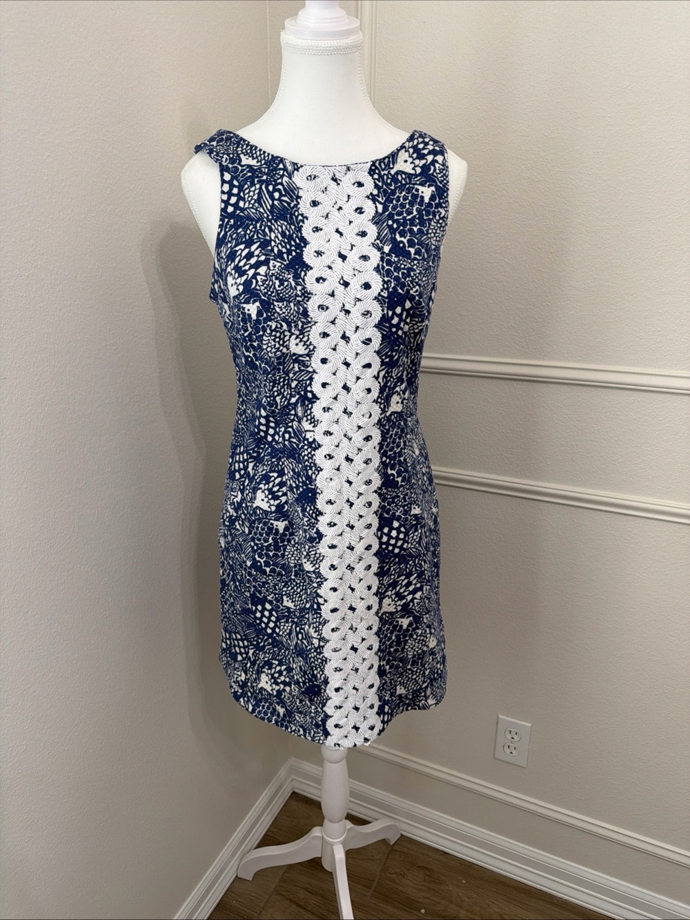 Lilly Pulitzer Mini blue/white fish print Dress✨Sz.8✨Embroidered - Picture 1 of 7
